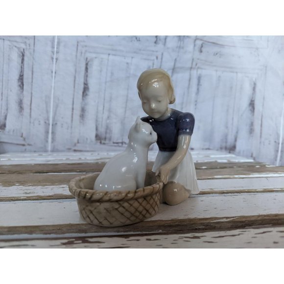 B&g 2249 cat girl basket